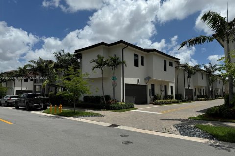 Villa ou maison à vendre à Doral, Floride: 4 chambres, 202.16 m2 № 1944056 - photo 6