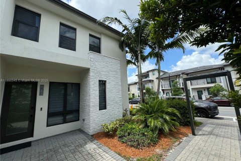 Villa ou maison à vendre à Doral, Floride: 4 chambres, 202.16 m2 № 1944056 - photo 2