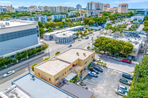 Tienda en alquiler en Miami, Florida № 810483 - foto 1
