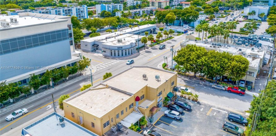 Tienda en Miami, Florida № 810483