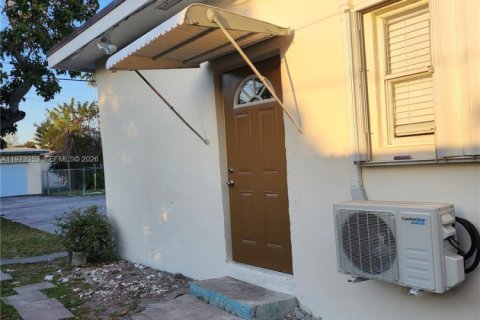 Propiedad comercial en alquiler en North Miami, Florida, 153.38 m2 № 2033276 - foto 6