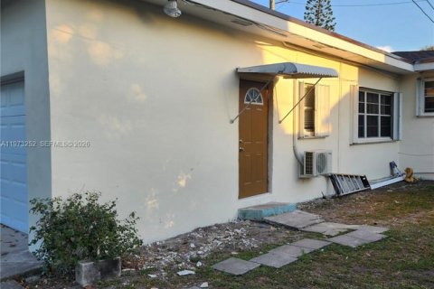 Propiedad comercial en alquiler en North Miami, Florida, 153.38 m2 № 2033276 - foto 7