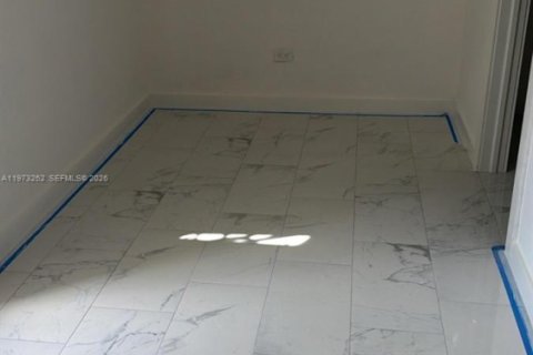 Propiedad comercial en alquiler en North Miami, Florida, 153.38 m2 № 2033276 - foto 4