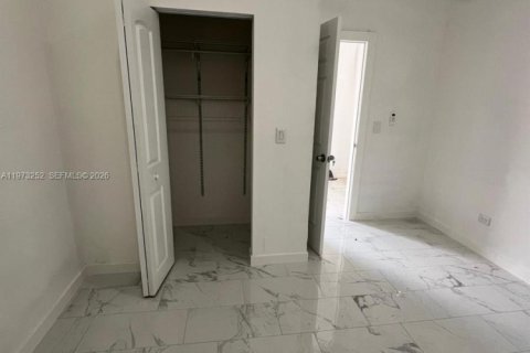 Propiedad comercial en alquiler en North Miami, Florida, 153.38 m2 № 2033276 - foto 2