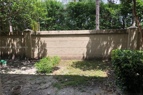 Townhouse in Pembroke Pines, Florida 2 bedrooms, 95.13 sq.m. № 1992047 - photo 22