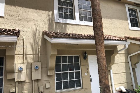Townhouse in Pembroke Pines, Florida 2 bedrooms, 95.13 sq.m. № 1992047 - photo 4