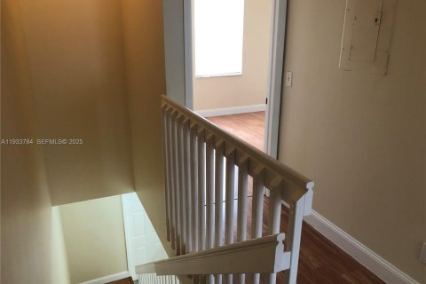 Townhouse in Pembroke Pines, Florida 2 bedrooms, 95.13 sq.m. № 1992047 - photo 13