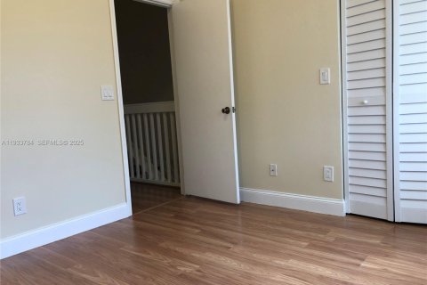 Townhouse in Pembroke Pines, Florida 2 bedrooms, 95.13 sq.m. № 1992047 - photo 15