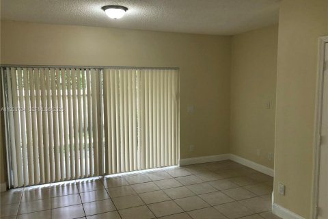 Townhouse in Pembroke Pines, Florida 2 bedrooms, 95.13 sq.m. № 1992047 - photo 6