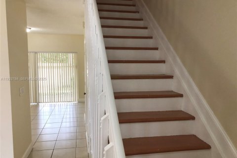 Townhouse in Pembroke Pines, Florida 2 bedrooms, 95.13 sq.m. № 1992047 - photo 5