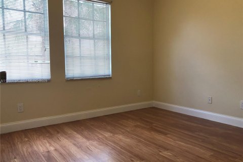 Townhouse in Pembroke Pines, Florida 2 bedrooms, 95.13 sq.m. № 1992047 - photo 14