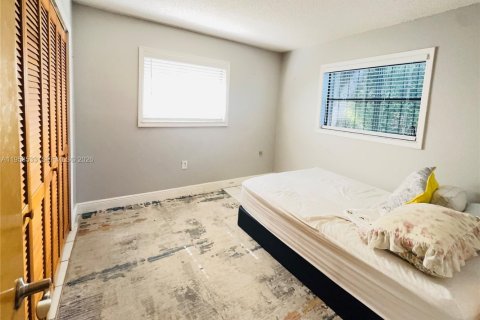 House in Miami, Florida 3 bedrooms, 120.4 sq.m. № 2010709 - photo 10