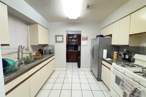 House in Miami, Florida 3 bedrooms, 120.4 sq.m. № 2010709 - photo 5