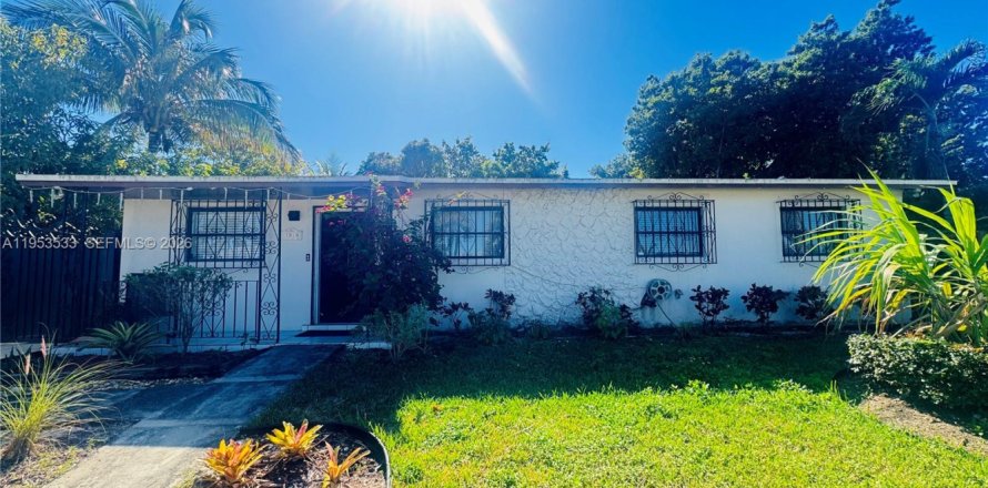 House in Miami, Florida 3 bedrooms, 120.4 sq.m. № 2010709