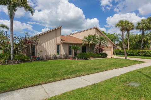 Casa en venta en Tampa, Florida, 4 dormitorios, 217.39 m2 № 2195865 - foto 3