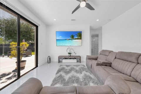 Casa en venta en Lehigh Acres, Florida, 4 dormitorios, 194.63 m2 № 1949324 - foto 12