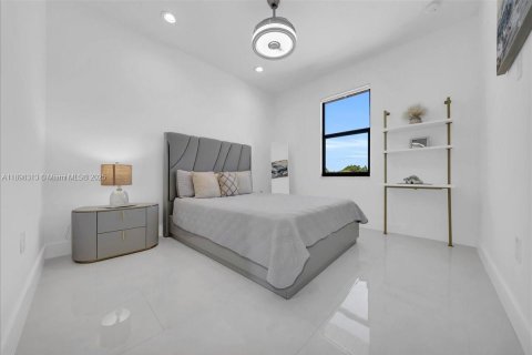 Casa en venta en Lehigh Acres, Florida, 4 dormitorios, 194.63 m2 № 1949324 - foto 25