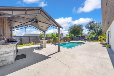 Casa en venta en Lehigh Acres, Florida, 4 dormitorios, 194.63 m2 № 1949324 - foto 23