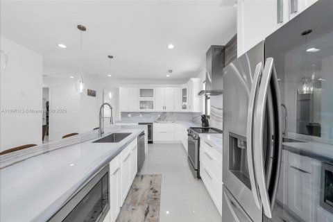 Casa en venta en Lehigh Acres, Florida, 4 dormitorios, 194.63 m2 № 1949324 - foto 8