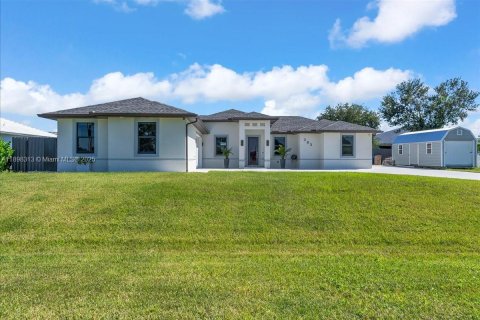 Casa en venta en Lehigh Acres, Florida, 4 dormitorios, 194.63 m2 № 1949324 - foto 1