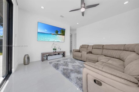 Casa en venta en Lehigh Acres, Florida, 4 dormitorios, 194.63 m2 № 1949324 - foto 11