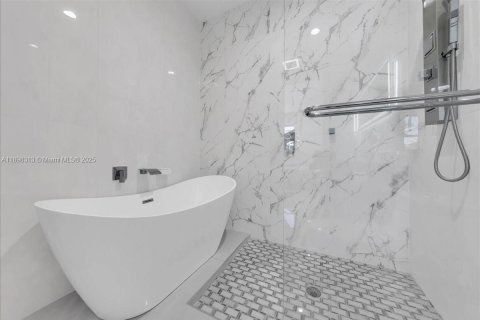 Casa en venta en Lehigh Acres, Florida, 4 dormitorios, 194.63 m2 № 1949324 - foto 19