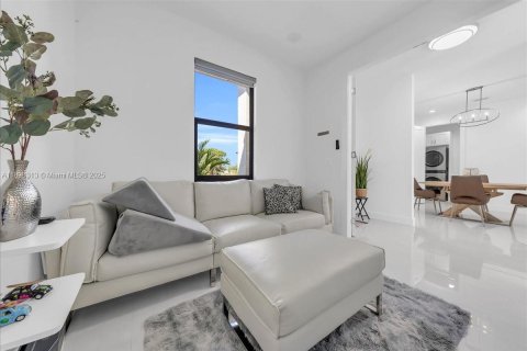 Casa en venta en Lehigh Acres, Florida, 4 dormitorios, 194.63 m2 № 1949324 - foto 15