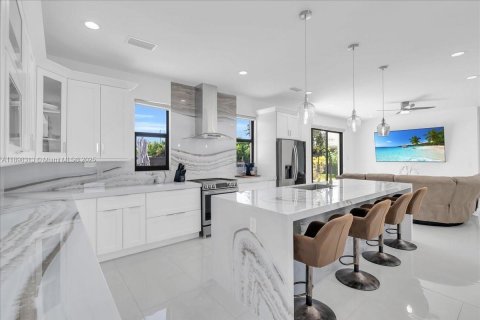 Casa en venta en Lehigh Acres, Florida, 4 dormitorios, 194.63 m2 № 1949324 - foto 7