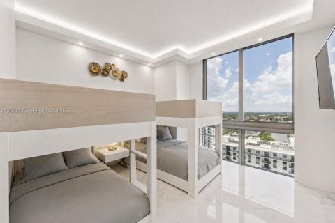 Condo in North Miami Beach, Florida, 3 bedrooms  № 2090297 - photo 17