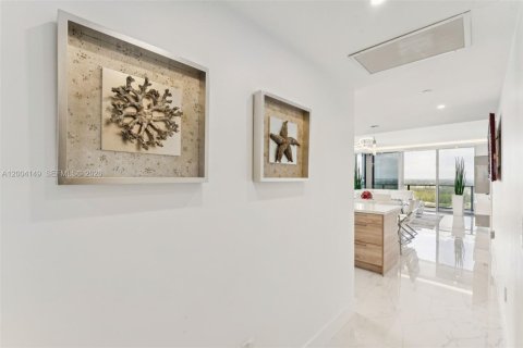Condo in North Miami Beach, Florida, 3 bedrooms  № 2090297 - photo 23