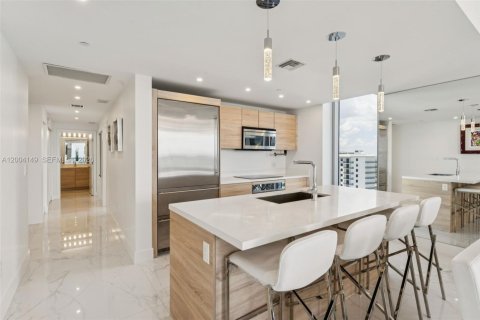 Condo in North Miami Beach, Florida, 3 bedrooms  № 2090297 - photo 24