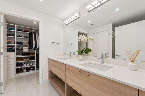 Condo in North Miami Beach, Florida, 3 bedrooms  № 2090297 - photo 12