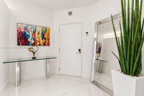 Condo in North Miami Beach, Florida, 3 bedrooms  № 2090297 - photo 14