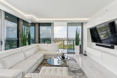 Condo in North Miami Beach, Florida, 3 bedrooms  № 2090297 - photo 9