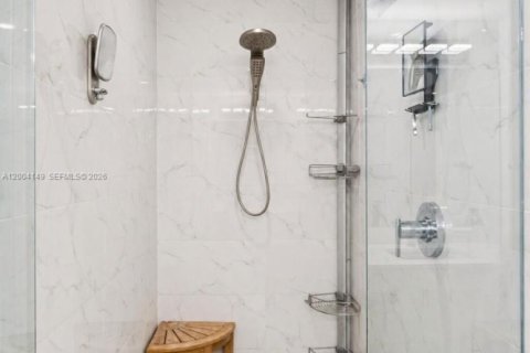 Condo in North Miami Beach, Florida, 3 bedrooms  № 2090297 - photo 11