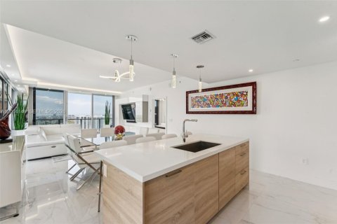 Condo in North Miami Beach, Florida, 3 bedrooms  № 2090297 - photo 27