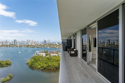 Condo in North Miami Beach, Florida, 3 bedrooms  № 2090297