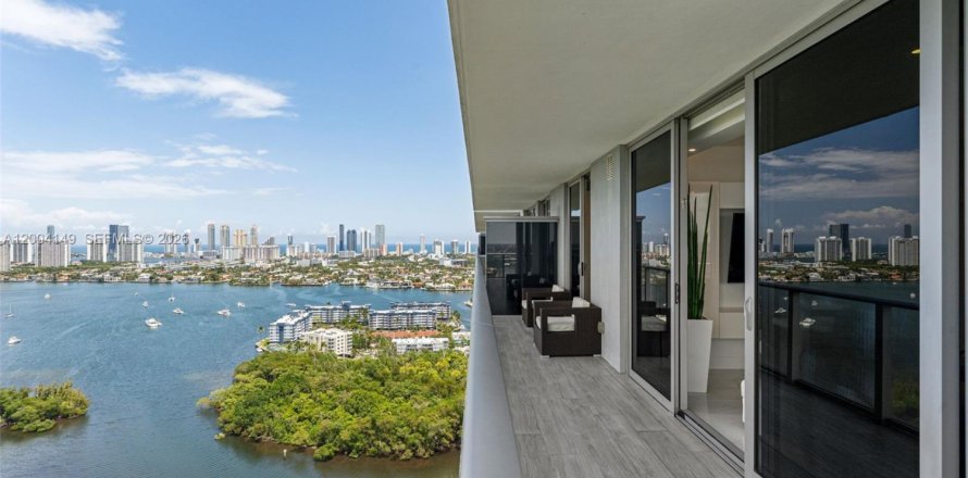 Condo in North Miami Beach, Florida, 3 bedrooms  № 2090297