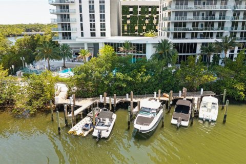 Condo in North Miami Beach, Florida, 3 bedrooms  № 2090297 - photo 2