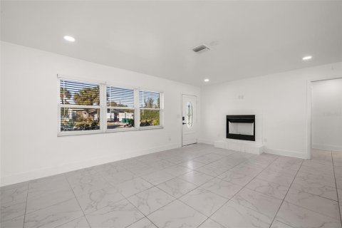 Villa ou maison à vendre à Punta Gorda, Floride: 4 chambres, 181.9 m2 № 1567784 - photo 4