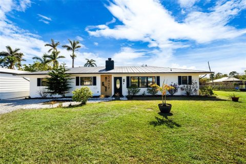 Villa ou maison à vendre à Punta Gorda, Floride: 4 chambres, 181.9 m2 № 1567784 - photo 1