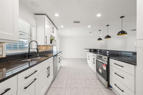 Villa ou maison à vendre à Punta Gorda, Floride: 4 chambres, 181.9 m2 № 1567784 - photo 9