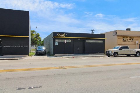 Propiedad comercial en venta en Miami, Florida № 2154324 - foto 5