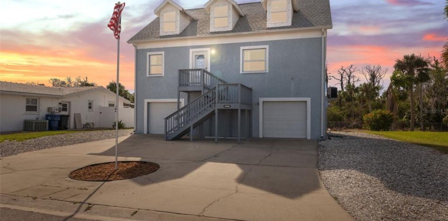 Villa ou maison à New Port Richey, Floride 3 chambres, 158.77 m2 № 1721017
