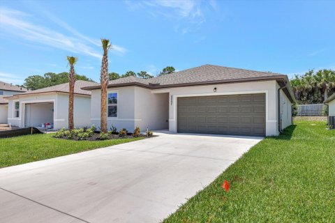 House in Fort Pierce, Florida 4 bedrooms, 150.13 sq.m. № 1207531 - photo 1