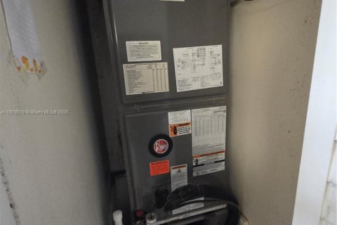 Condominio en venta en Miami, Florida, 2 dormitorios, 121.52 m2 № 1896227 - foto 17