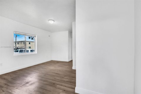 Copropriété à louer à Miami, Floride: 1 chambre, 51.1 m2 № 2152981 - photo 2