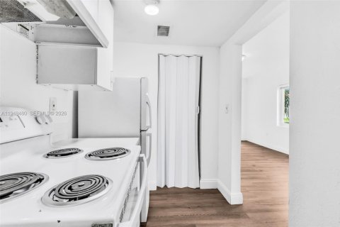 Copropriété à louer à Miami, Floride: 1 chambre, 51.1 m2 № 2152981 - photo 10