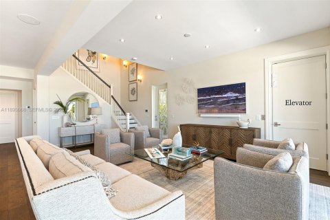 House in Jupiter, Florida 6 bedrooms, 448.07 sq.m. № 2169835 - photo 8