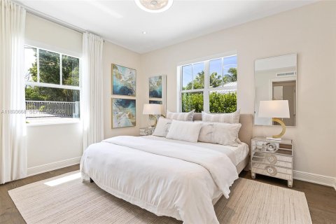 House in Jupiter, Florida 6 bedrooms, 448.07 sq.m. № 2169835 - photo 16